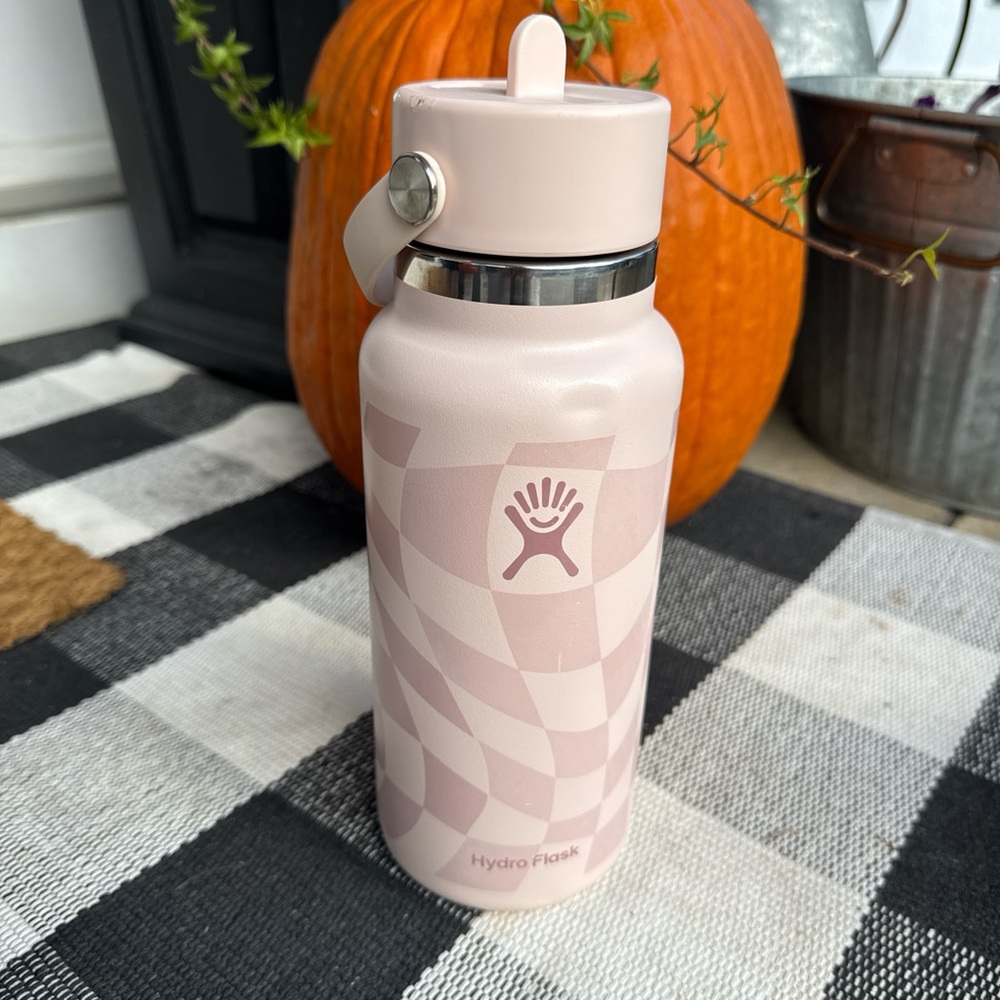 Hydro Flask Light Pink Checkered Bottle